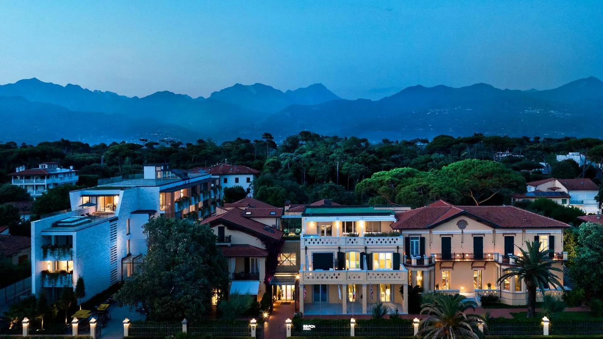 Hotel Byron contacts